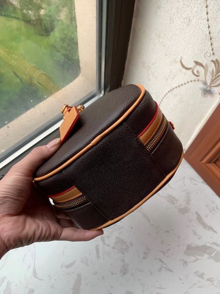 

2019 printed leather handbag small round bag retro slung shoulder bag mini makeup bag tide handbag7v8