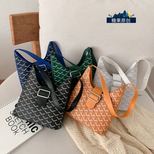 

новая мода корейская версия является универсальной, ретро стилем гонконга и мод, одно плеча мешок подмышками