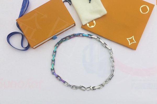 

2020 new style men lady women metal quenched silver- and rainbow-color engraved v initials four leaf flower rainbow thick chain necklace