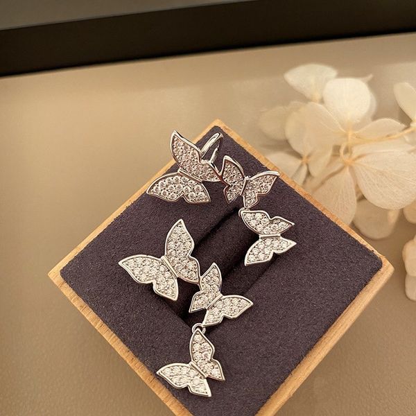 

2020 new design butterfly earrings popular fashion versatile simple and generous earrings personalized light department women's earring, Golden;silver