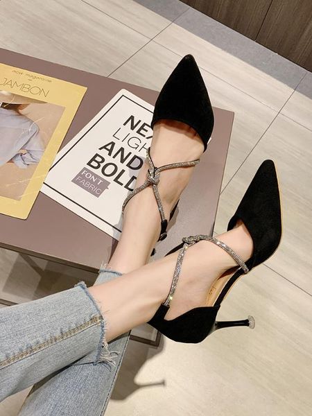 

the new diamond fine french girl with pointed high-heeled shoes, Black