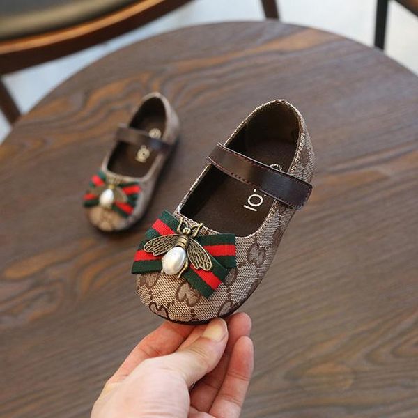 

kids designer princess leather shoes girls luxury flat shoes children fashion print casual shoe bee decoration baby child sneakers 2020 scu, Black;red