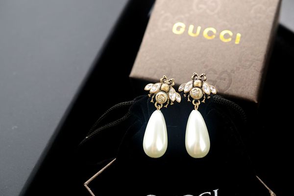 

arrival factory price letter pearl diamond stud earrings fashion bee insect metal pearl earrings with box, Slivery;golden