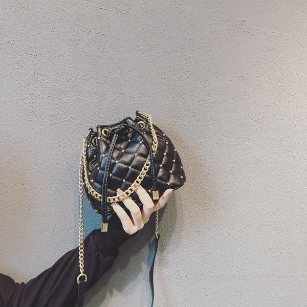 

2020 new women's bag bucket bag fashion mini chain rhombus rivet messenger