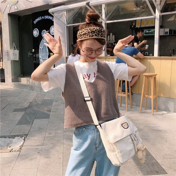 

2020 new korean version of the bear student canvas messenger bag girl shoulder messenger bag casual tote