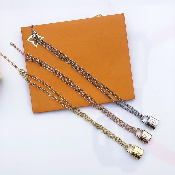 

Europe America Style Men Lady Women Lovers Thick Chain Necklace With Engraved V Initials Large Lock Pendants, Silver