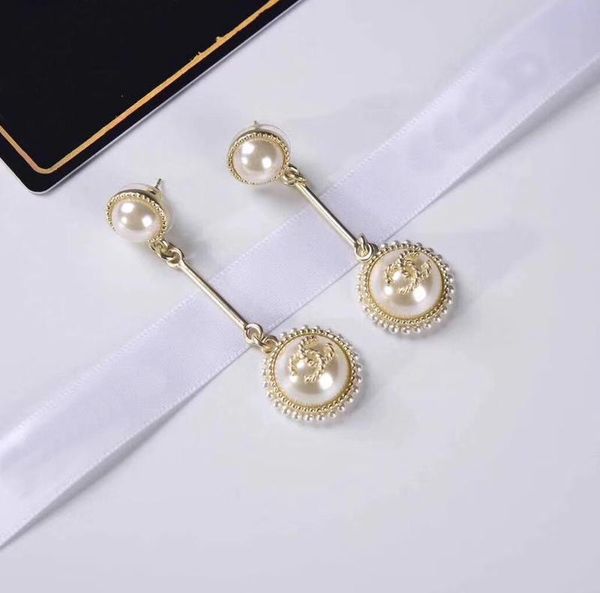 

2020 luxury jewelry women earrings single pearl designer stud earrings high-end elagant round stud fashion style, White