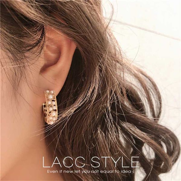 

korean new fashion simple jewelry imitation pearl small hoop earrings for women trendy c shaped temperament pendientes brincos, Golden;silver
