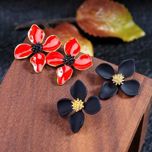 

fashion flowers stud earrings women retro earrings girl style temperament person originality joker stud for women, Golden;silver