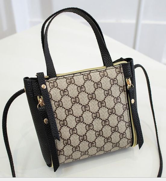 

sell any new fashion crossbody bag for 2020 female bag letter chain at any time