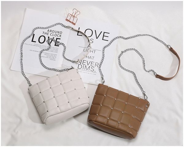 

2020 fashion new korean version versatile one shoulder messenger bag chain texture fashion small square bag small woman