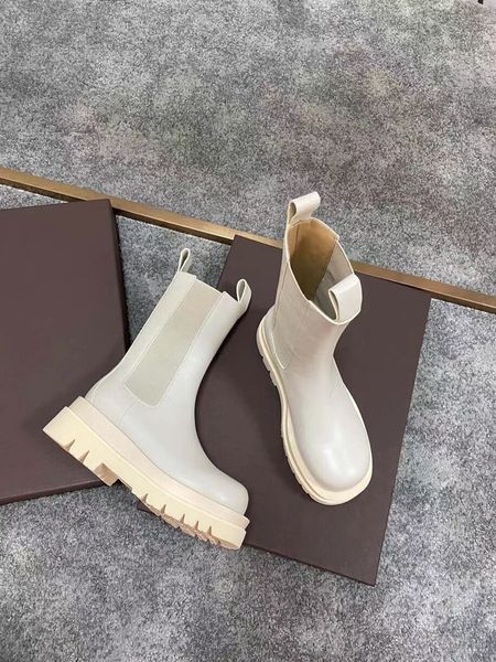 

new 2020 classic european style woman shoes, ladies'shoes, short martin boots,decoration motorcycle boots, boots rubber bottom, Black