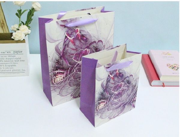 

2020 new high grade hand bag of flowers white card paper bag packing bag