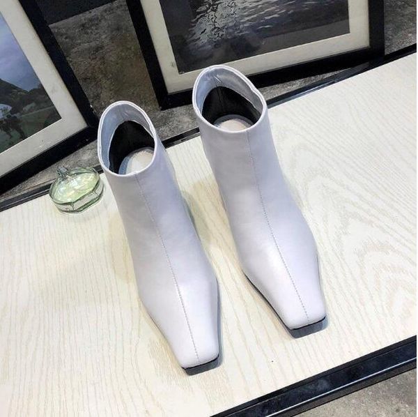 

2020 womens pointed ankle boots cowhide surface and crystal heel design bottes pour femmes de luxe high heel booties, Black