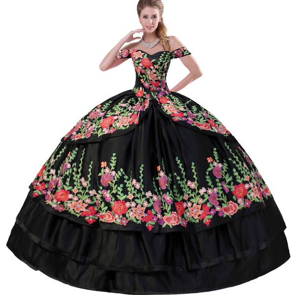 Schulterfreies, schulterfreies, schwarzes Charra-Quinceanera-Kleid aus Mexiko mit besticktem Blumen-Stufenrock und Bordüre-Sweet-16-Kleid