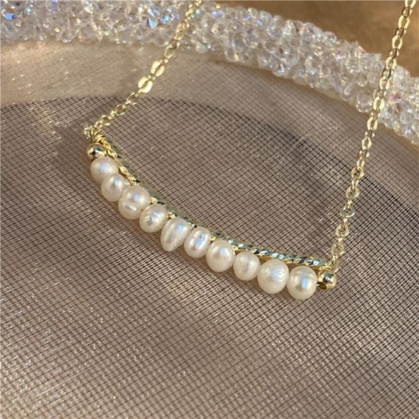 Heiße Verkaufs-Halskette der Frauen Halsband in einfachen japanischen Stil natürliche Perle kurze Kette einfaches Allgleiches Internet Berühmtheit Lächeln