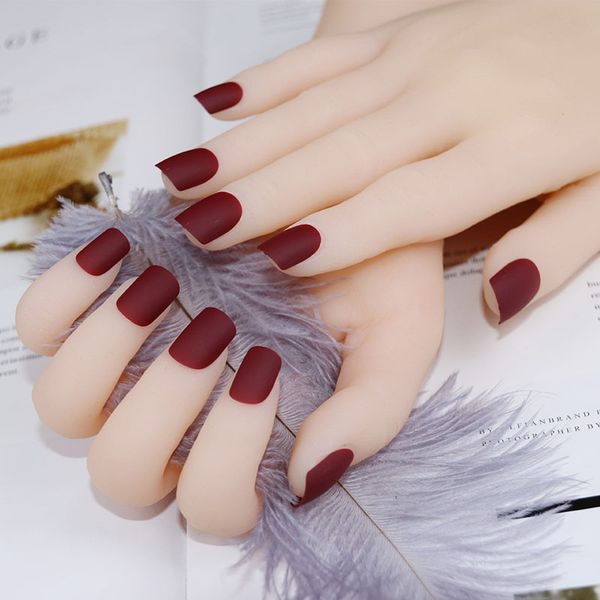 

ladies jujube dark red nude false nails girls short full cover nail art nail with glue matte red color fashion fake nails, Red;gold