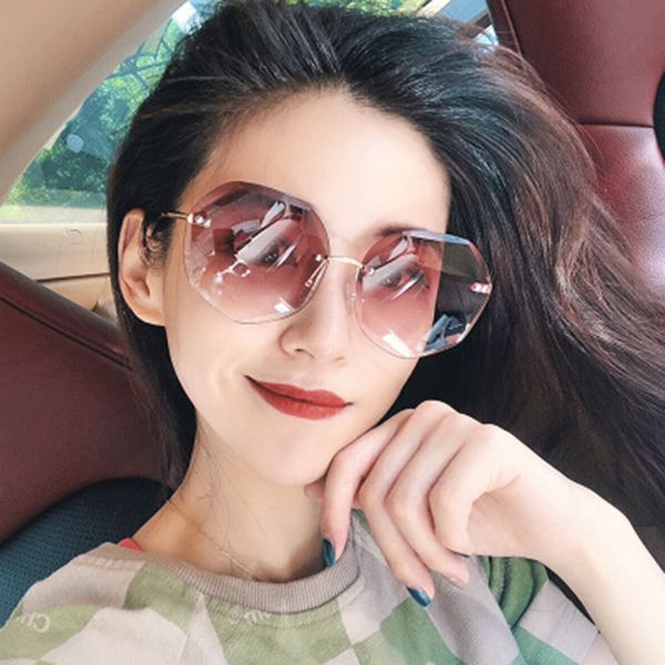 

2020 fashion gradient lens sunglasses butterfly rimless polygon metal frame gradient lens women, White;black