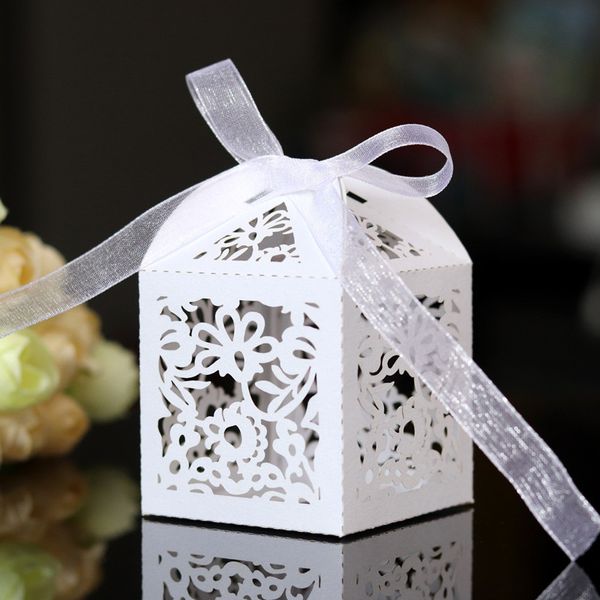 

new 50pc lace pattern wedding laser hollow packaging box hollow carton ferrero chocolate candy box wholesale halloween bag 5z