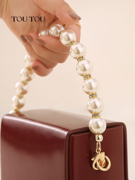 

luxurys designers bags womens bag 2020 new style design cigarette case mini box bag pearl chain messenger bag