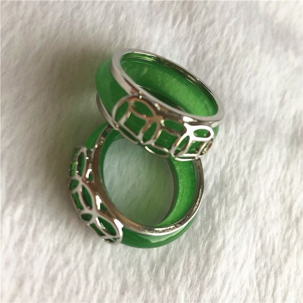 

2pcs lady's elegent hand carving green jades ring size :7-9, Golden;silver