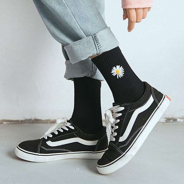 

embroidered daisy women's mid-calf spring cotton stall small flower black socks ins trendy cotton socks eqngq