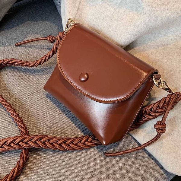 

2020 new original design vintage hand woven rope shoulder bag & simple square bag width 18cm height 14.5cm thickness 6cm