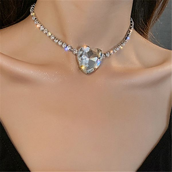 

fyuan shine big heart crystal choker necklaces for women geometric rhinestones necklaces statement jewelry party gifts, Golden;silver