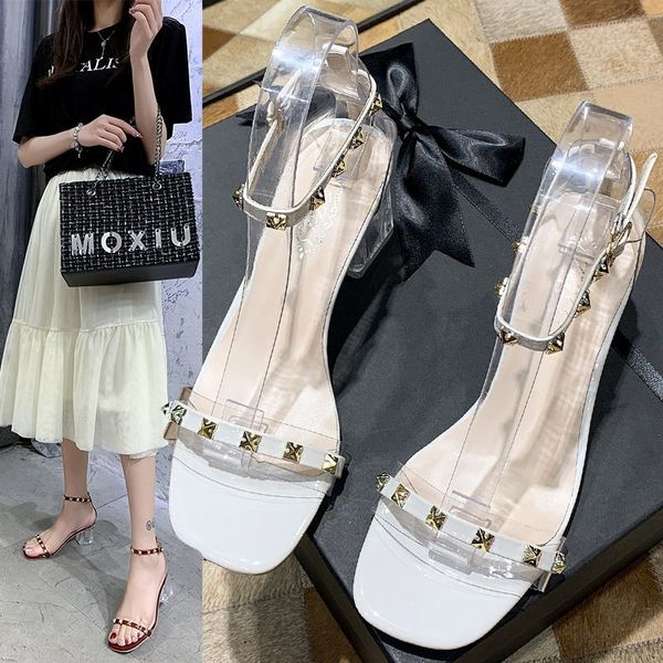 

2020 summer new wild word buckle fairy style thick heel rivet sandals crystal middle heel roman sandals female z891, Black