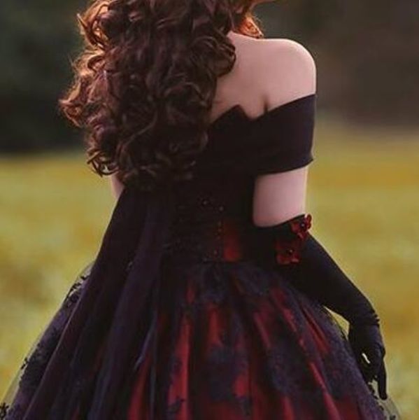 Gotik Belle Kırmızı Siyah Dantel Balo Elbise Gelinlikler Vintage Dantel-up Korse Steampunk Uyuyan Güzel Omuz Kapalı Artı Boyut Brid263s