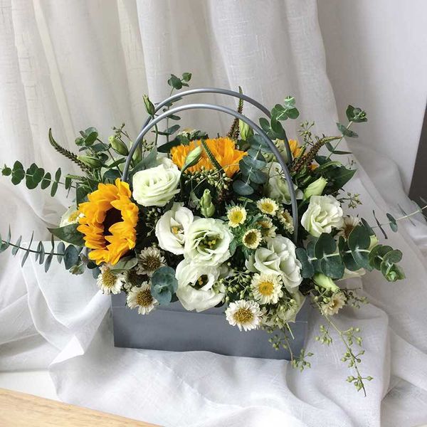 

gift wrap flowers carry bag kraft paper bags flower box with handle waterproof bouquet pvc florist rose party decoration boxes