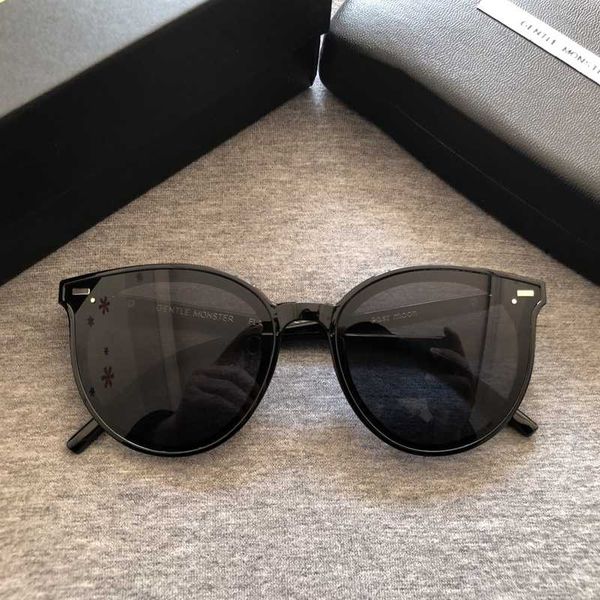 

2020 brand designer women sunglasses east moon fashion lady elegant cat eye sunglass woman vintage sun glasses original oculos, White;black