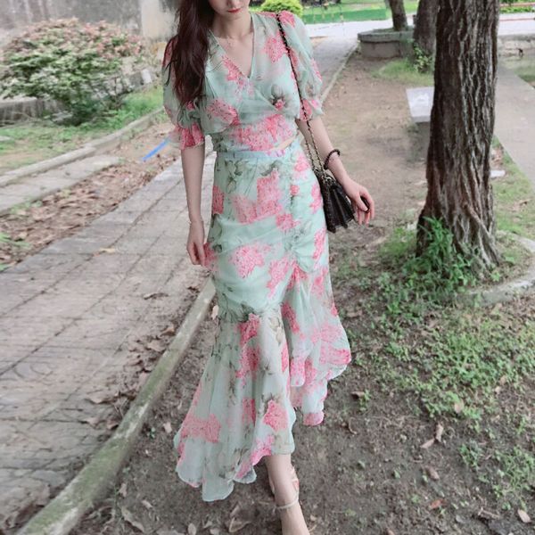 

irregular floral skirt suit female fashion puff sleeve fishtail summer new temperament two-piece suit, Gray