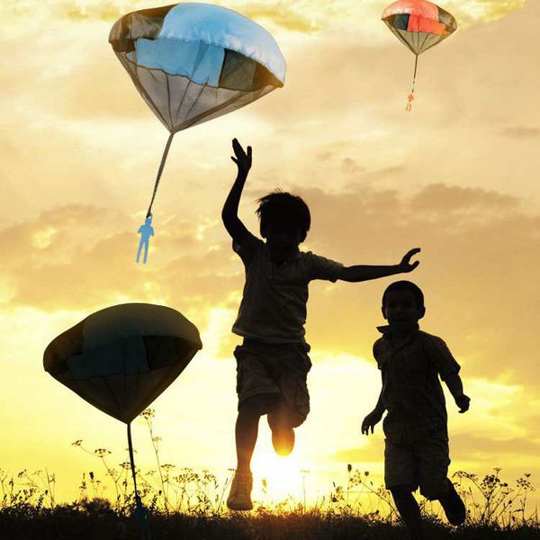 

2017 3шт рука бросание дети мини игры парашют игрушки солдат спорта на открытом воздухе для детей обучающие игрушки