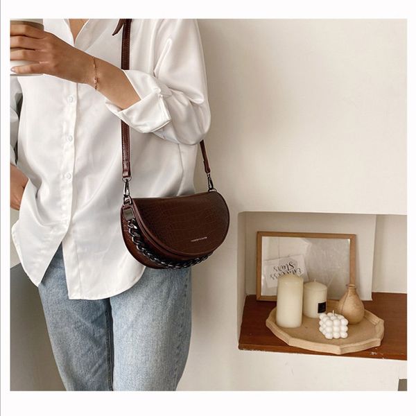 

semicircular female messenger texture bag female messenger ins foreign style wild autumn and winter handbags net