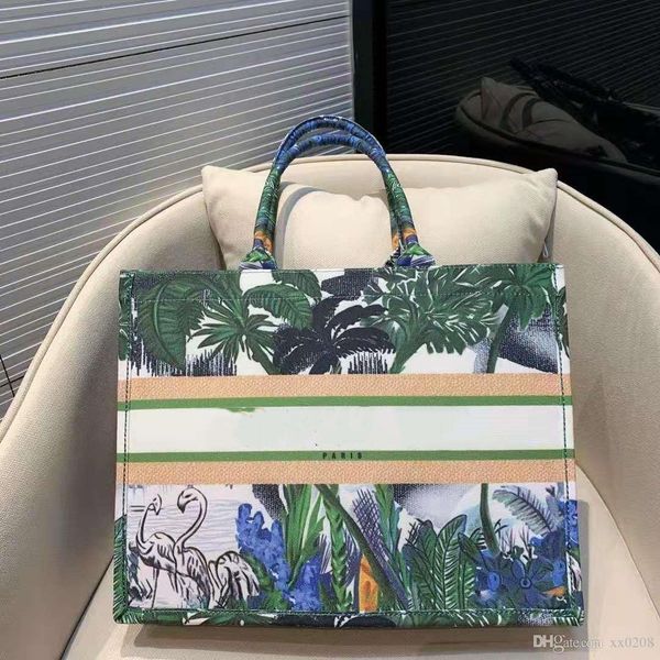 

designer designs high-quality, new-style lady coconut embroidered hand-held canvas, large-capacity shopping bag and handbag for 2019