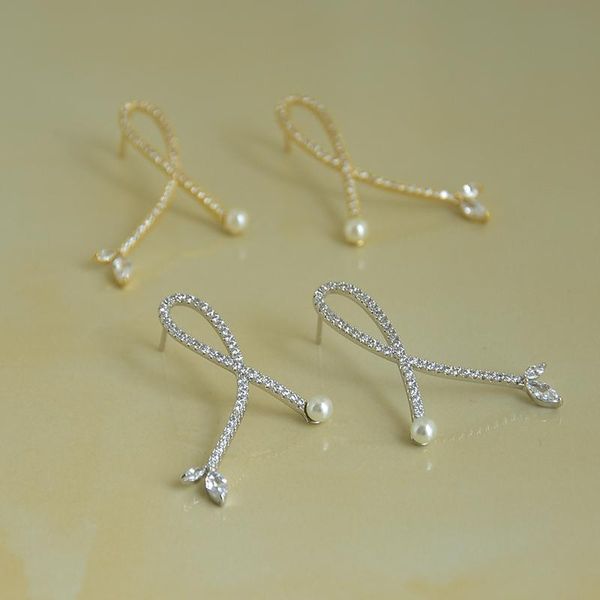 

Fashionable popular geometric zircon pearl earrings shiny cross earrings two colors