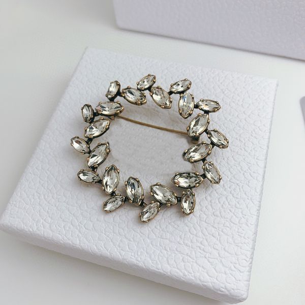 

crystal vintage gold metal clad brooch brass brooch fashion brooch for woman jewelry supply, Gray