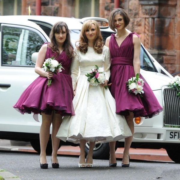 

2021 short bridesmaid dresses v neck a line knee length maid of honor gowns plus size prom dress, White;pink
