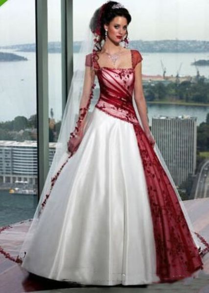Vintage-Hochzeitskleid in Weiß und Weinrot mit langem Schleier, quadratischen Flügelärmeln, Übergröße, Schnürkorsett, Landgarten-Brautkleider Got278h