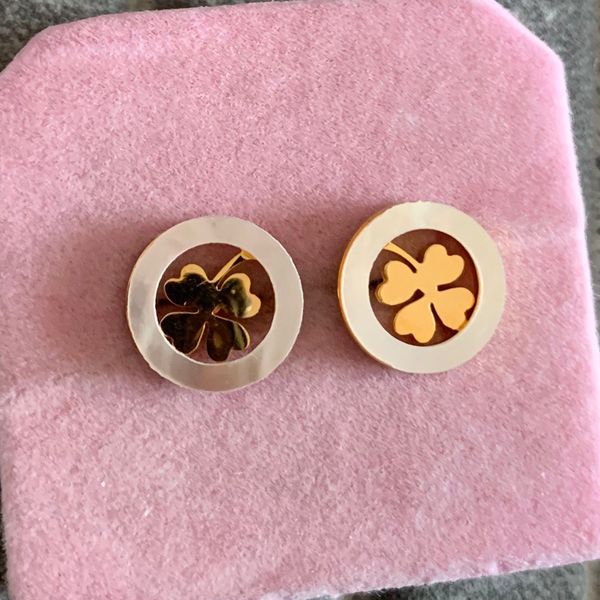 

wholesale price deluxe jewelry silver pink gold plated flower shell letter earrings women 316l stainless steel birthday gift for ladies, Slivery;golden