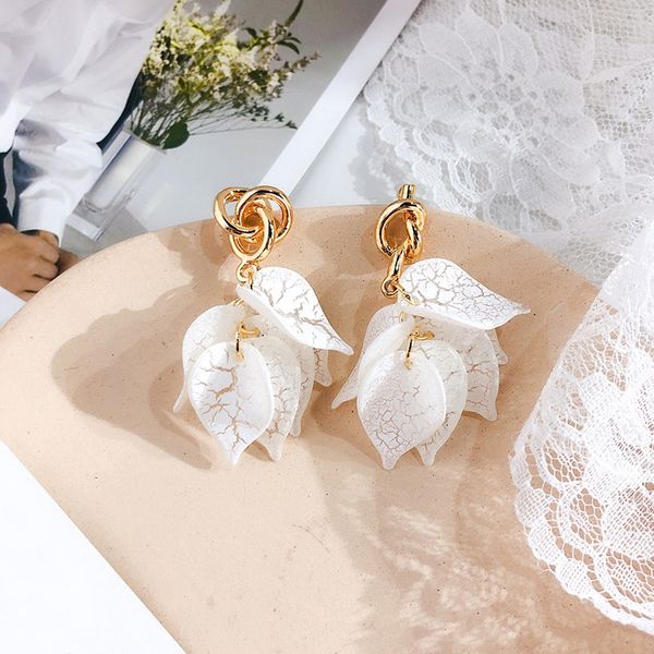 

dominated 2020 individual metal knotted asymmetric earrings fashion crack yakeli leaf women drop earrings, Silver