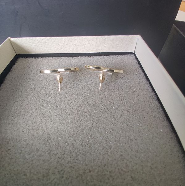 

selling woman earrings light gold sweet cute earrings material sterling silver pin earrings fashion accessories, Golden