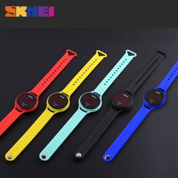 

skmei женщины мужчины сенсорный экран цифровые часы водонепроницаемые светодиодные дата 12/24 hour год большой цифровой дисплей pu браслет с, Slivery;brown