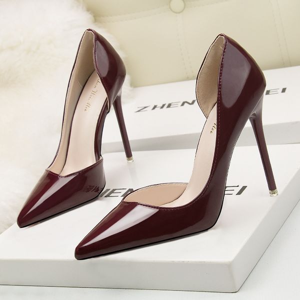 

2020 women's shoes fashionable, simple, thin, high-heeled, shallow mouth, pointed side, sexy, thin, professional shoes, Black