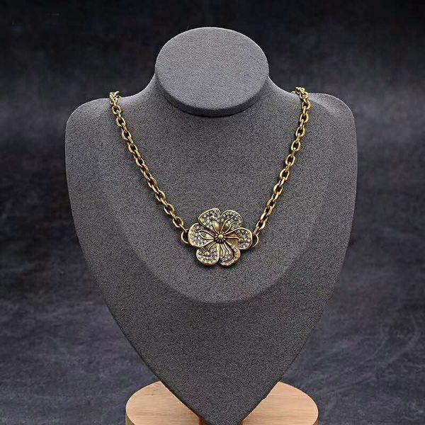 

pendant necklaces 2021 summer luxury jewelry custom vintage flower necklace for women rihnestone brass metal lady accessories, Silver