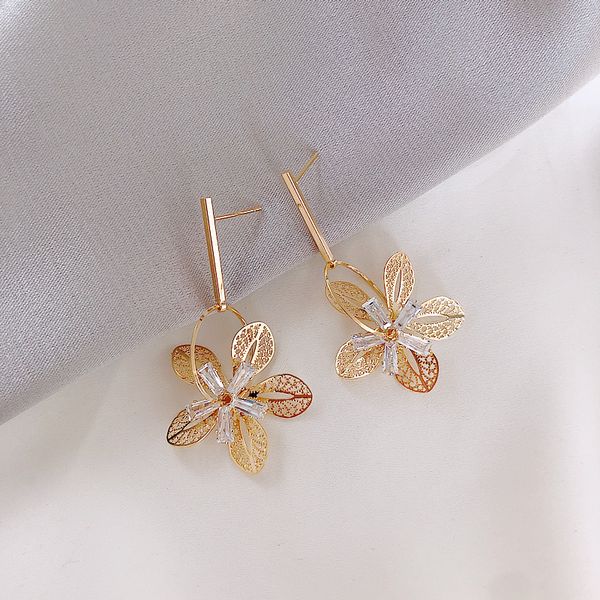

dominated 2020 new hollow petal sparkling crystal elegant long metal women drop earrings, Silver