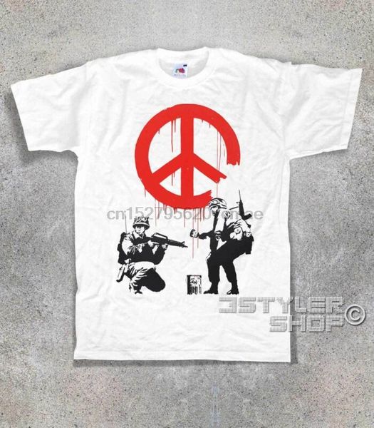 

t-shirt banksy soldiers painting peace soldati pitturano pace londra street art
