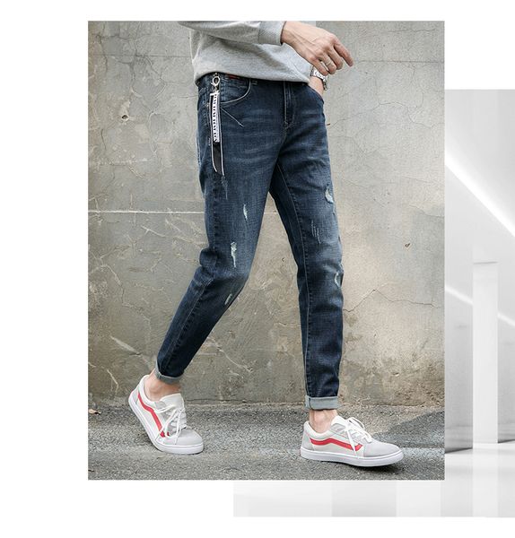 

dark blue hole jeans are male linye1184