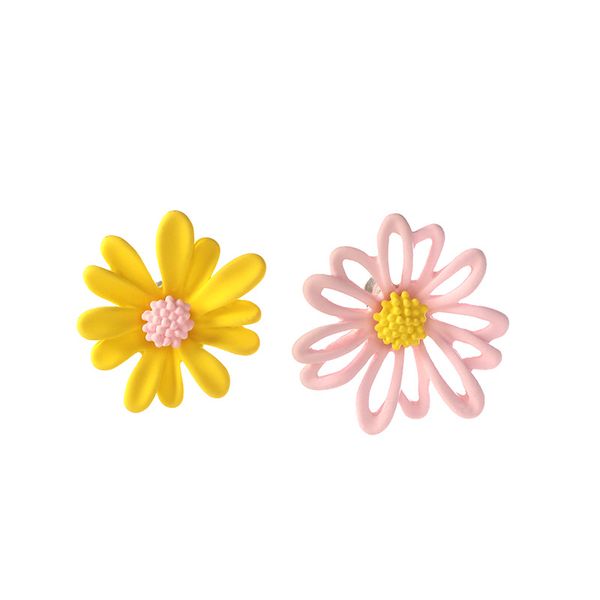 

stud doreenbeads romantic daisy flower ear post earrings series silver color white & yellow painting 21mm - 18mm dia, Golden;silver